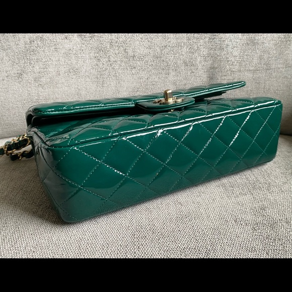 SOLD Chanel medium double flap in green patent leather gold hardware - Picture 4 of 12